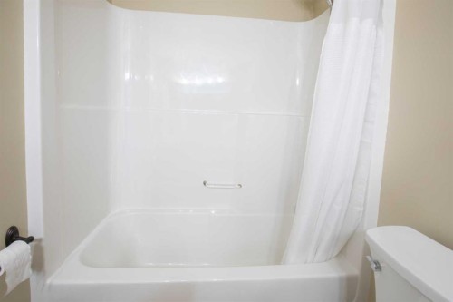 45 Emily Crescent, Lacombe, AB - Indoor Photo Showing Bathroom