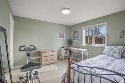 45 Emily Crescent, Lacombe, AB - Indoor Photo Showing Bedroom