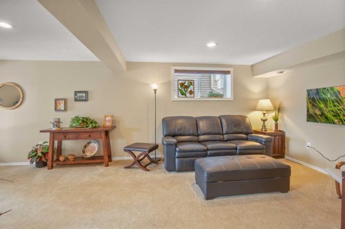 45 Emily Crescent, Lacombe, AB - Indoor Photo Showing Living Room