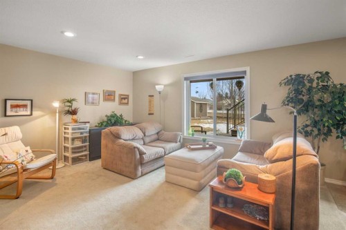 45 Emily Crescent, Lacombe, AB - Indoor Photo Showing Living Room