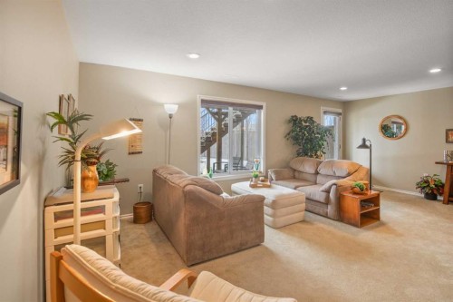 45 Emily Crescent, Lacombe, AB - Indoor Photo Showing Living Room
