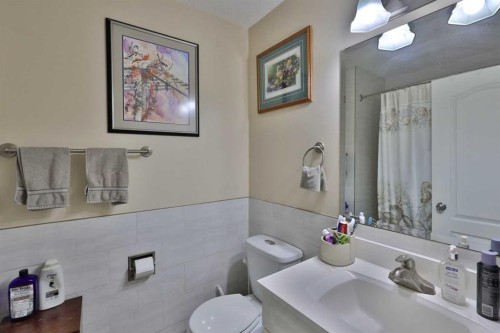 6403A 49 Avenue, Camrose, AB - Indoor Photo Showing Bathroom
