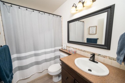 22 Sparrow Close, Blackfalds, AB - Indoor Photo Showing Bathroom