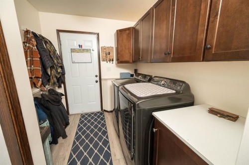 22 Sparrow Close, Blackfalds, AB - Indoor Photo Showing Laundry Room