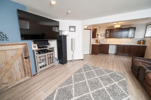 22 Sparrow Close, Blackfalds, AB - Indoor Photo Showing Kitchen