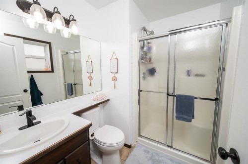 22 Sparrow Close, Blackfalds, AB - Indoor Photo Showing Bathroom