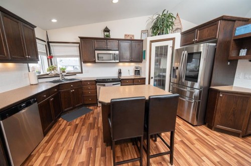 22 Sparrow Close, Blackfalds, AB - Indoor Photo Showing Kitchen