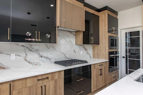 17 Thatcher Avenue, Red Deer, AB - Indoor Photo Showing Kitchen With Upgraded Kitchen