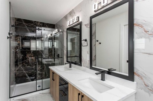 17 Thatcher Avenue, Red Deer, AB - Indoor Photo Showing Bathroom