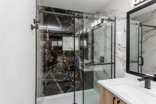 17 Thatcher Avenue, Red Deer, AB - Indoor Photo Showing Bathroom