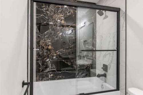 17 Thatcher Avenue, Red Deer, AB - Indoor Photo Showing Bathroom