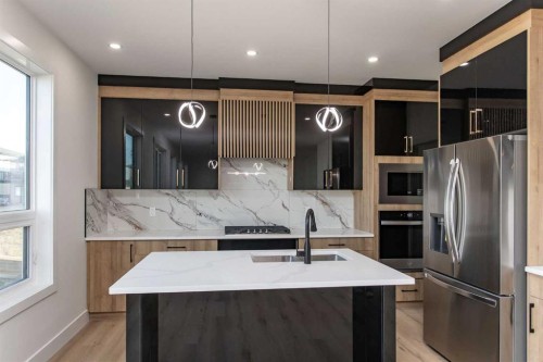 17 Thatcher Avenue, Red Deer, AB - Indoor Photo Showing Kitchen With Upgraded Kitchen