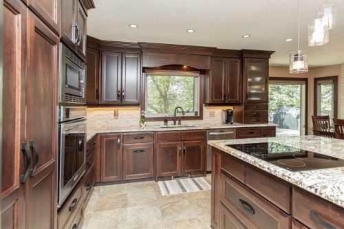 38212 Range Road 252, Rural Lacombe County, AB - Indoor Photo Showing Kitchen With Upgraded Kitchen