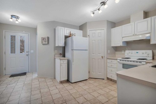 6 Jenkins Drive, Red Deer, AB - Indoor Photo Showing Kitchen