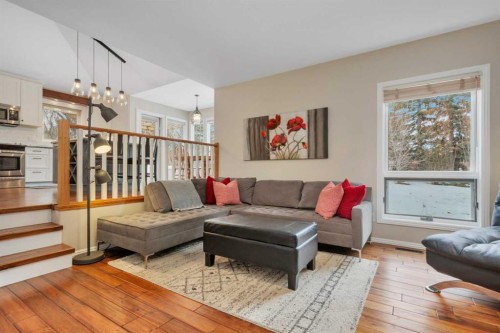 49 Coventry Lane, Lacombe, AB - Indoor Photo Showing Living Room