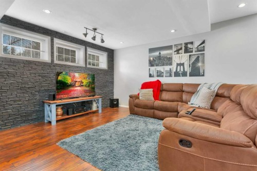 49 Coventry Lane, Lacombe, AB - Indoor Photo Showing Living Room