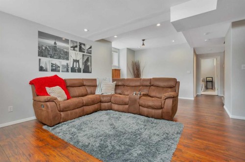 49 Coventry Lane, Lacombe, AB - Indoor Photo Showing Living Room