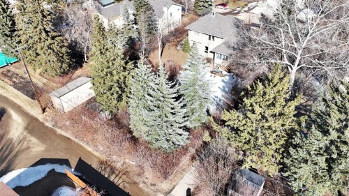 49 Coventry Lane, Lacombe, AB - Outdoor