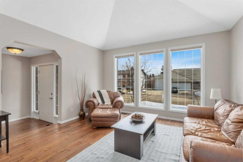 49 Coventry Lane, Lacombe, AB - Indoor Photo Showing Living Room