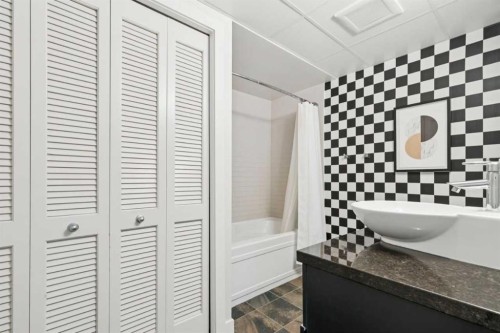 1401-215 13 Avenue Sw, Calgary, AB - Indoor Photo Showing Bathroom