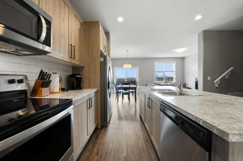 71 Palmer Circle, Blackfalds, AB - Indoor Photo Showing Kitchen With Double Sink