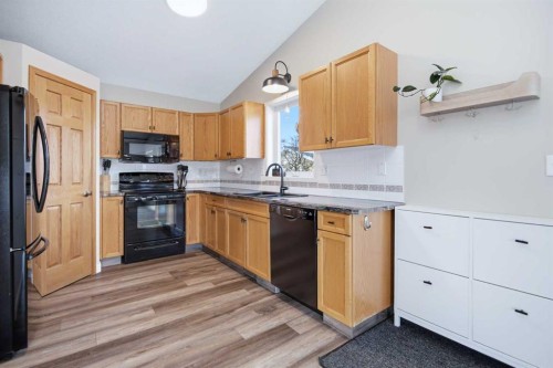 252 Lancaster Drive, Red Deer, AB - Indoor Photo Showing Kitchen