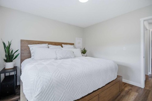 252 Lancaster Drive, Red Deer, AB - Indoor Photo Showing Bedroom