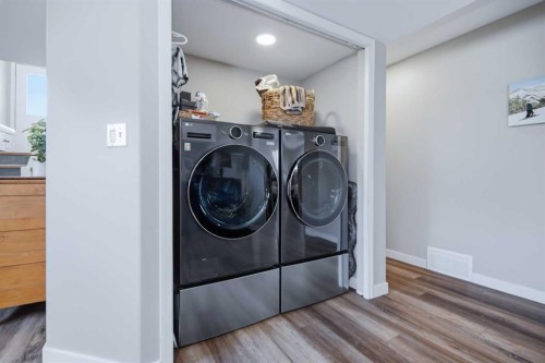252 Lancaster Drive, Red Deer, AB - Indoor Photo Showing Laundry Room