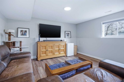 252 Lancaster Drive, Red Deer, AB - Indoor Photo Showing Living Room