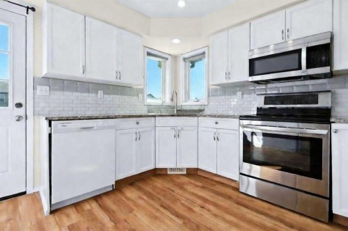140 Lanterman Close, Red Deer, AB - Indoor Photo Showing Kitchen