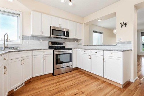 140 Lanterman Close, Red Deer, AB - Indoor Photo Showing Kitchen