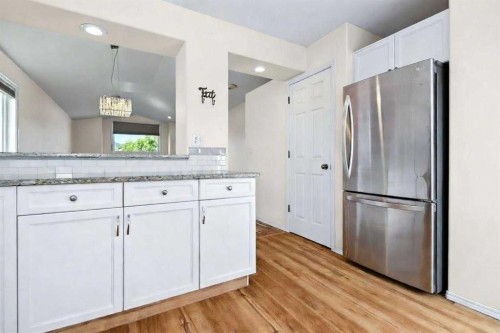 140 Lanterman Close, Red Deer, AB - Indoor Photo Showing Kitchen