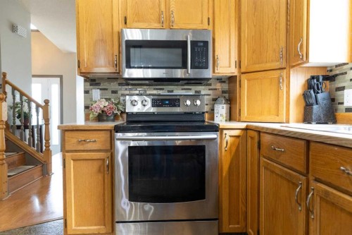 35 Kemp Avenue, Red Deer, AB - Indoor Photo Showing Kitchen
