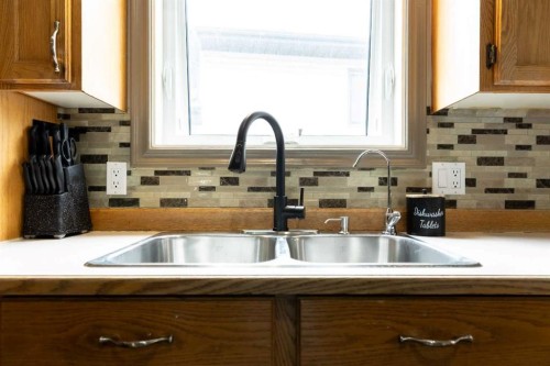 35 Kemp Avenue, Red Deer, AB - Indoor Photo Showing Kitchen With Double Sink