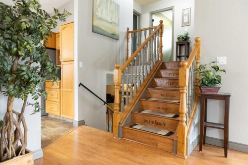 35 Kemp Avenue, Red Deer, AB - Indoor Photo Showing Other Room