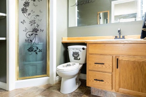 35 Kemp Avenue, Red Deer, AB - Indoor Photo Showing Bathroom
