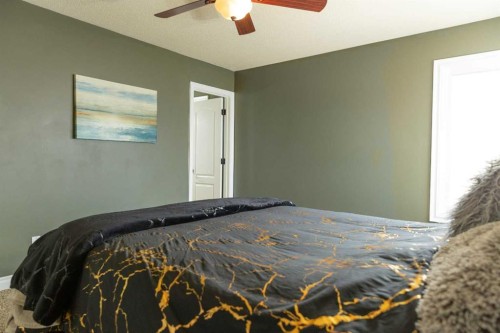 35 Kemp Avenue, Red Deer, AB - Indoor Photo Showing Bedroom