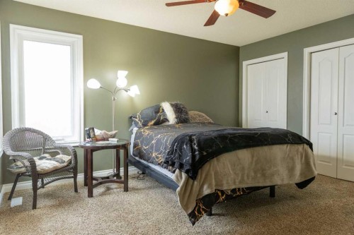 35 Kemp Avenue, Red Deer, AB - Indoor Photo Showing Bedroom