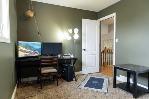 35 Kemp Avenue, Red Deer, AB - Indoor Photo Showing Office