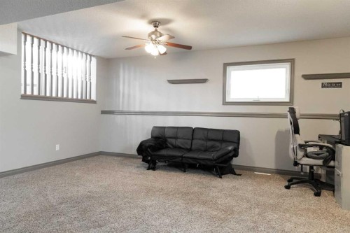 35 Kemp Avenue, Red Deer, AB - Indoor Photo Showing Other Room