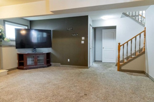 35 Kemp Avenue, Red Deer, AB - Indoor Photo Showing Other Room