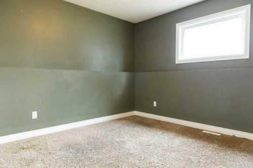 35 Kemp Avenue, Red Deer, AB - Indoor Photo Showing Other Room