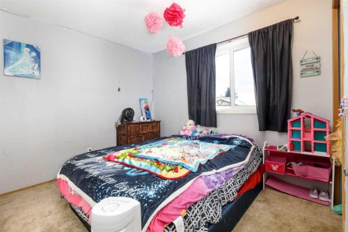28 Goard Close, Red Deer, AB - Indoor Photo Showing Bedroom
