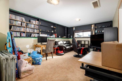 28 Goard Close, Red Deer, AB - Indoor Photo Showing Other Room
