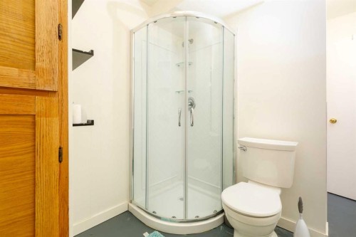 28 Goard Close, Red Deer, AB - Indoor Photo Showing Bathroom