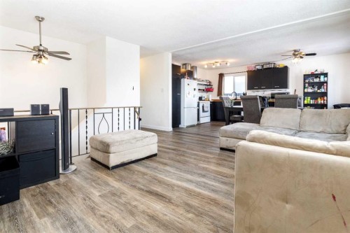 28 Goard Close, Red Deer, AB - Indoor Photo Showing Living Room