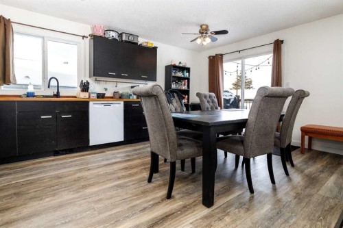 28 Goard Close, Red Deer, AB - Indoor Photo Showing Dining Room