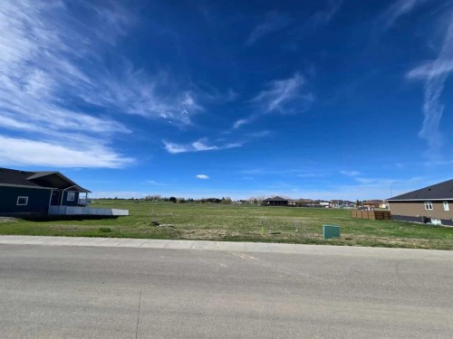 729 Fairway Boulevard, Cardston, AB 