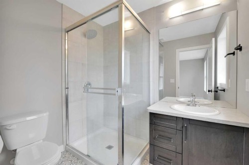 15 Iron Gate Boulevard, Sylvan Lake, AB - Indoor Photo Showing Bathroom