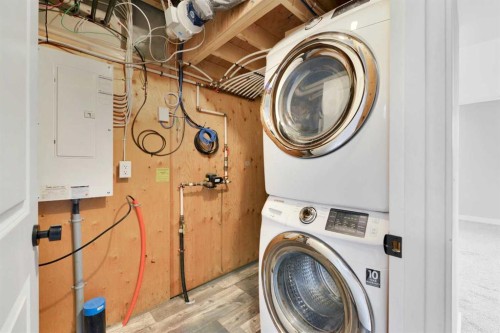 15 Iron Gate Boulevard, Sylvan Lake, AB - Indoor Photo Showing Laundry Room
